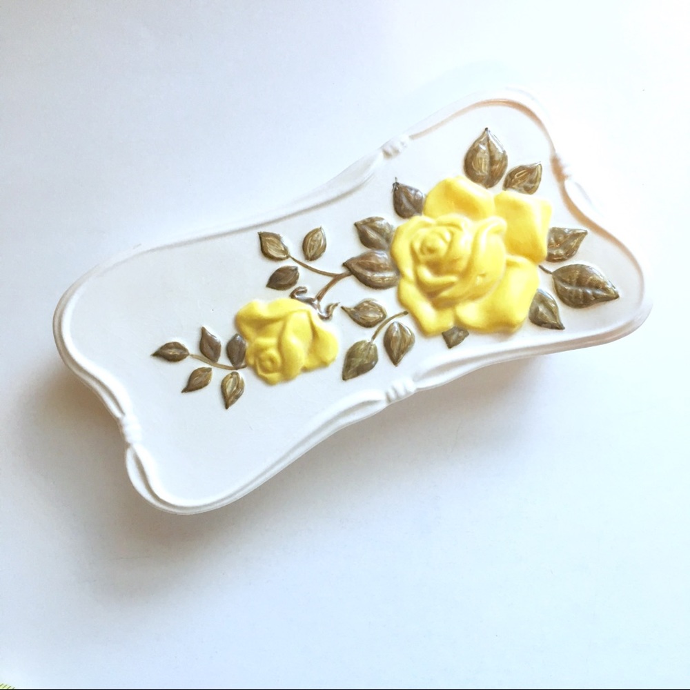 Vintage Ceramic Trinket Box with Yellow Roses - Picture 2 of 8